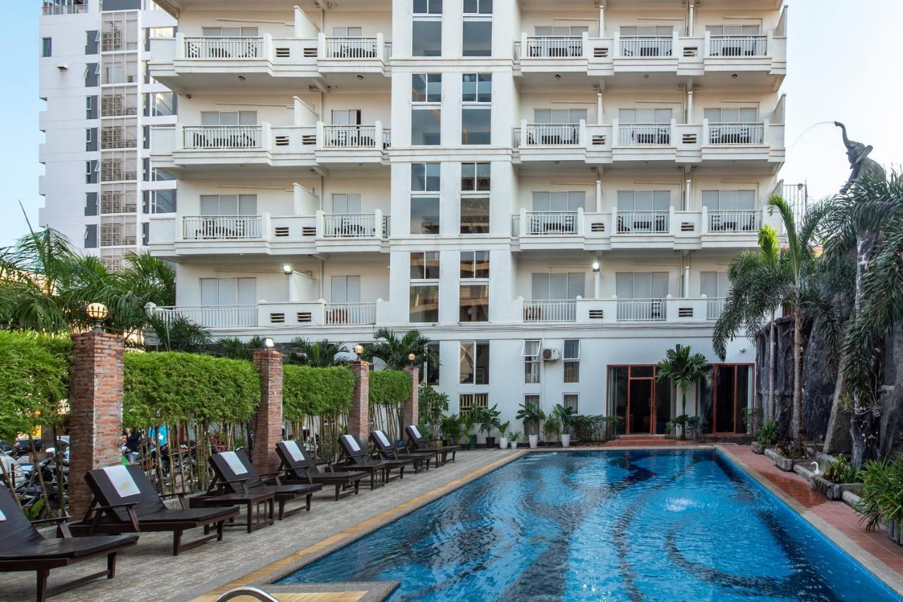 Aristocrat Residence & Hotel Sihanoukville Exterior photo